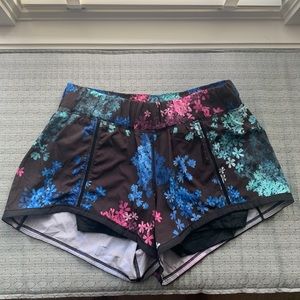 Lululemon In A Flash Short Petal Pop Size 6